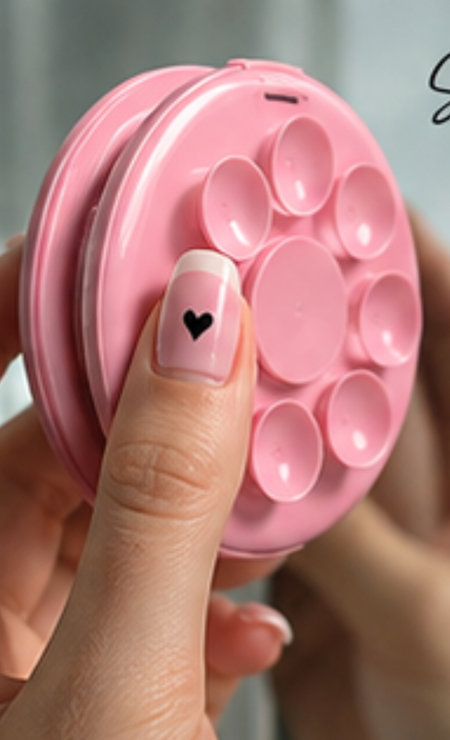 Back of the reusable mirror showing its suction-cup Octopus Grip